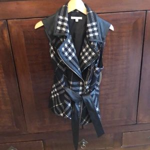 Cabi zippered vest w/faux leather